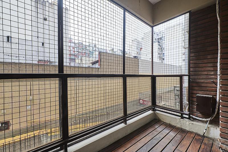 Departamento 4 ambientes balcon aterrazado cochera y baulera Al frente en Barrio Norte