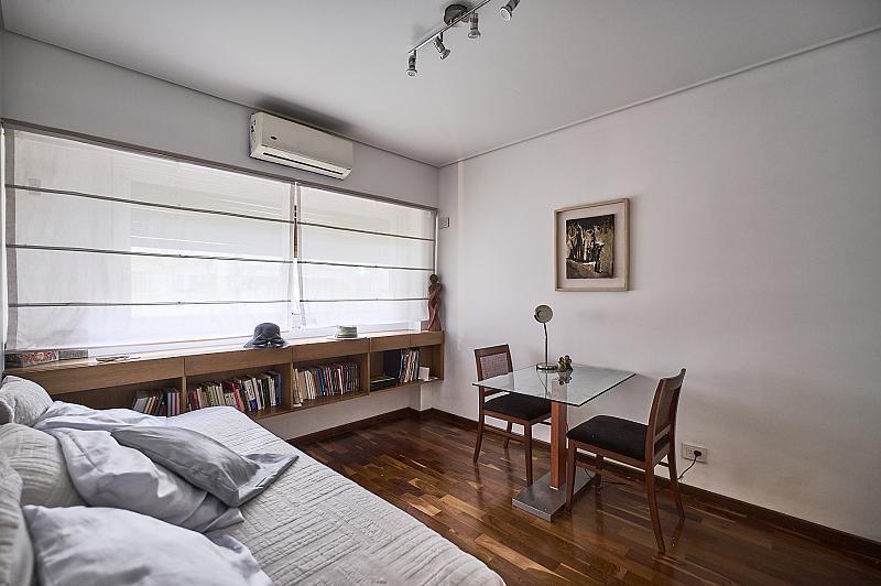 Departamento 4 ambientes balcon aterrazado cochera y baulera Al frente en Barrio Norte