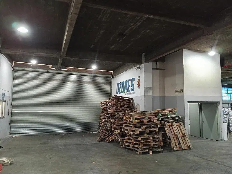 Depósito 2.250 m² Esquina Dos accesos para camiones 3 plantas x 750 m2 Montacargas Textil 1