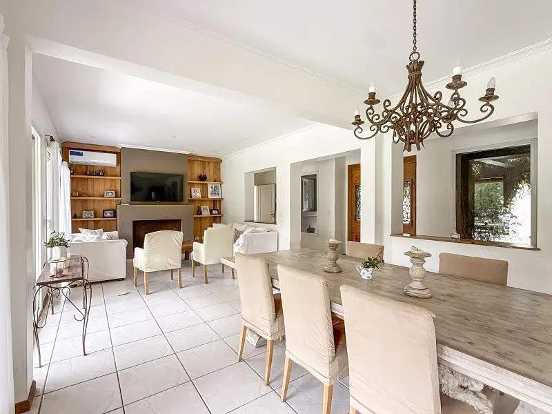 Casa en venta en Ayres de Pilar. 4 Dormitorios. Family. Amplia galería. 3