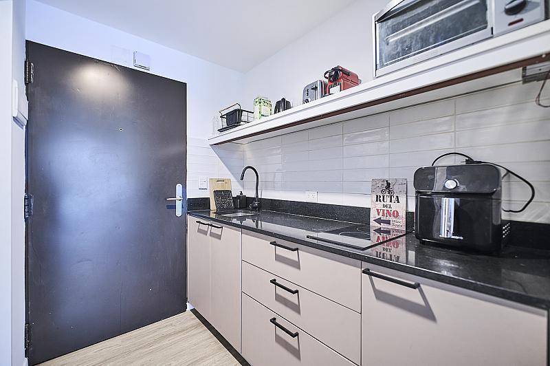 Departamento Monoambiente en esquina al frente Luminoso Impecable balcon en Barrio Norte