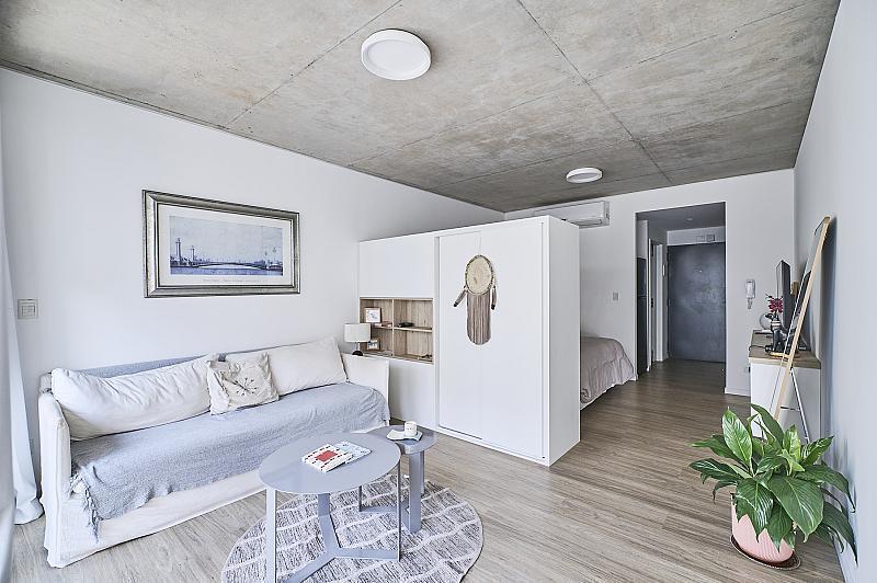 Departamento Monoambiente en esquina al frente Luminoso Impecable balcon en Barrio Norte