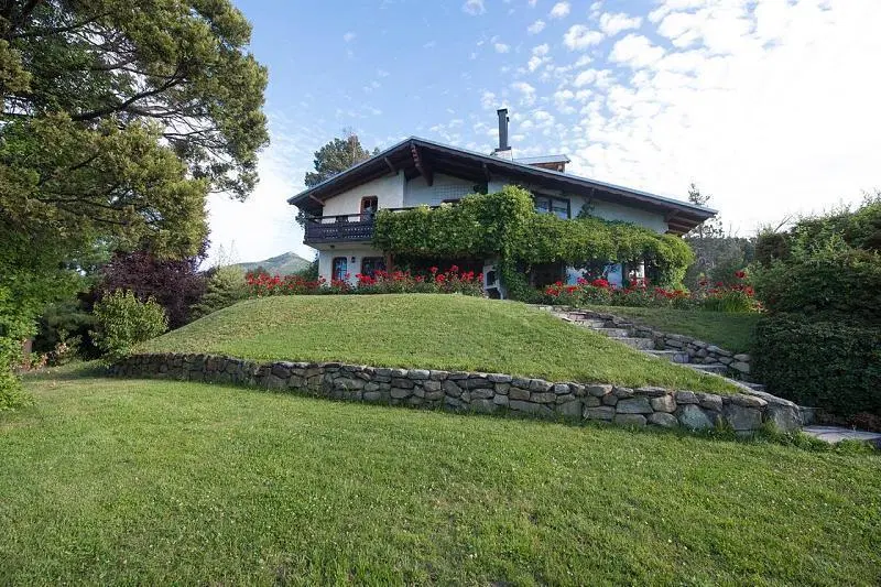 Venta Excelente casa 5 dormitorios, vista panorámica, San Ignacio del Cerro, Bariloche 1