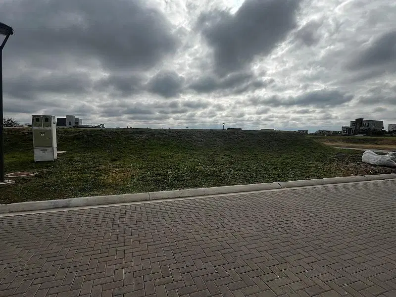 Oportunidad de lote de 707 m2 en barrio Santa Clara al Sur, San Vicente. 3