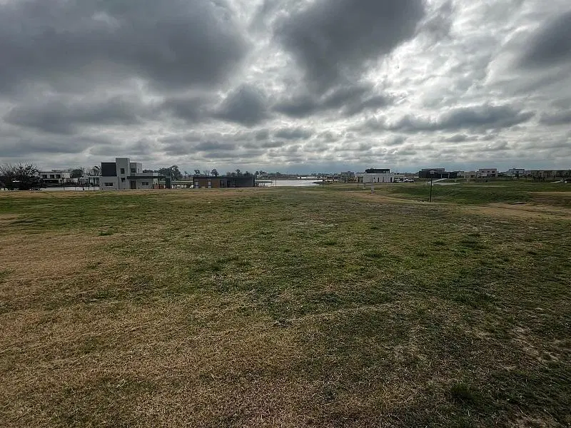 Oportunidad de lote de 707 m2 en barrio Santa Clara al Sur, San Vicente. 5