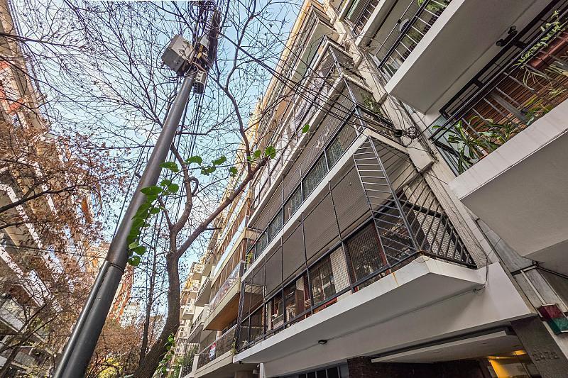 EXCELENTE 2 AMBIENTES LATERAL LUN¡MINOSO CON VISTA. INMEJORABLE UBICACION.. APTO CREDITO HIPOTECARIO