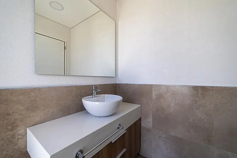 VENTA de casa a estrenar, 5 Ambientes, 220m2 totales sobre lote de 1070m2. 5