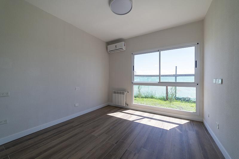 VENTA de casa a estrenar, 5 ambientes, 197m2 totales sobre lote de 694m2.