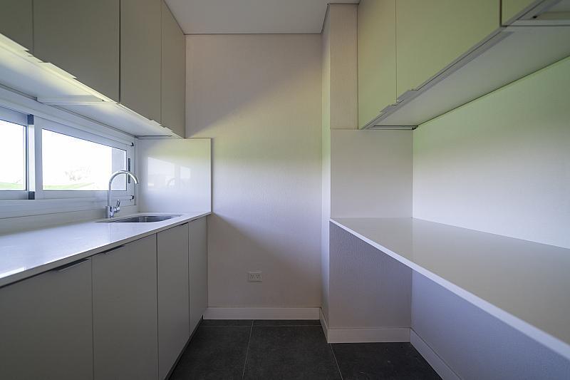 VENTA de casa a estrenar, 5 ambientes, 197m2 totales sobre lote de 694m2.
