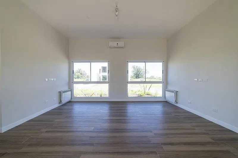 VENTA de casa a estrenar, 5 ambientes, 197m2 totales sobre lote de 694m2. 4
