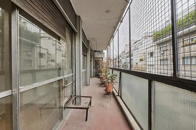 Departamento 4 ambientes Semipiso Luminoso al frente con balcon y baulera en Palermo 3