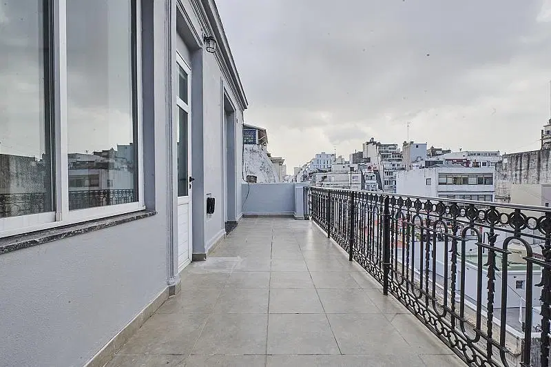 Departamento 3 ambientes Duplex Piso Luminoso Reciclado con balcon aterrazado en San Nicolas 5