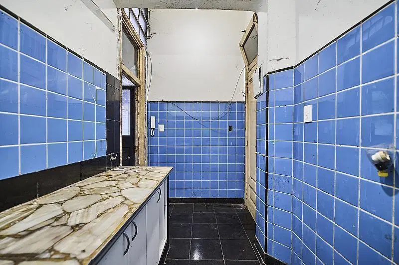 Departamento 3 ambientes Sobre Avenida con patio Apto profesional en San Cristobal 4
