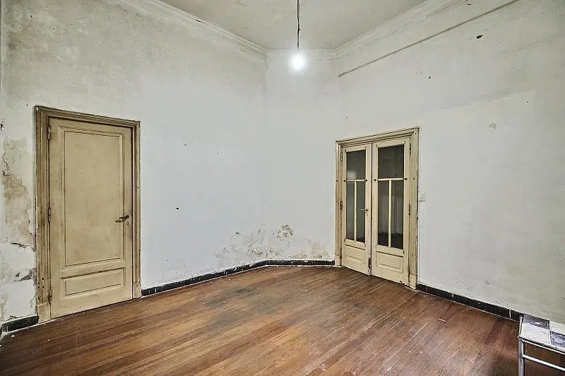 Departamento 3 ambientes Sobre Avenida con patio Apto profesional en San Cristobal 2