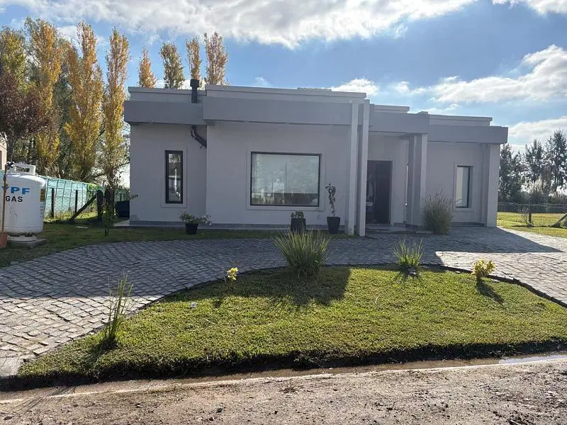 Casa de 4 ambientes, toda en planta baja, en Cruz del Sur. San Vicente, ruta 58. 5