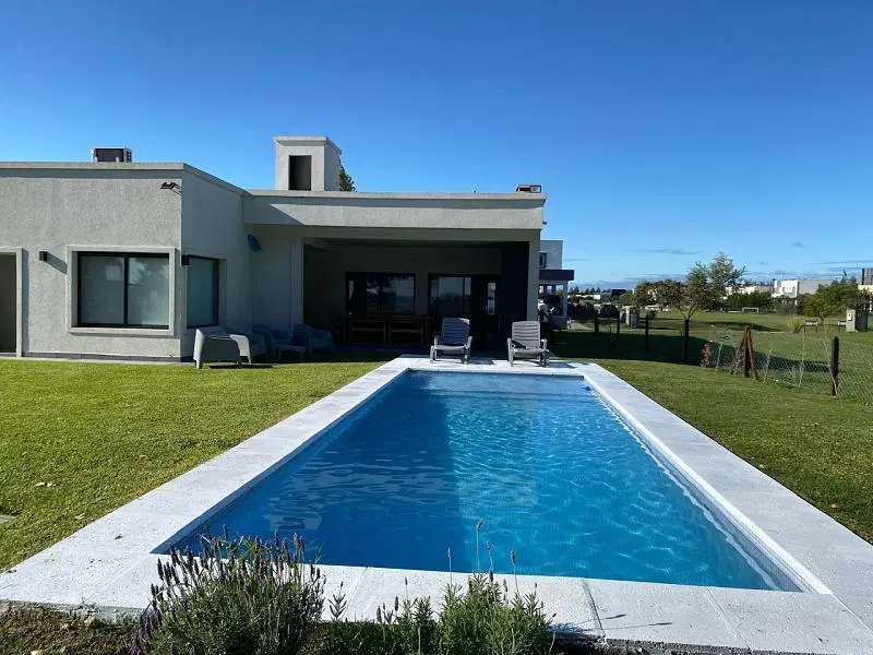 Casa de 4 ambientes, toda en planta baja, en Cruz del Sur. San Vicente, ruta 58. 3