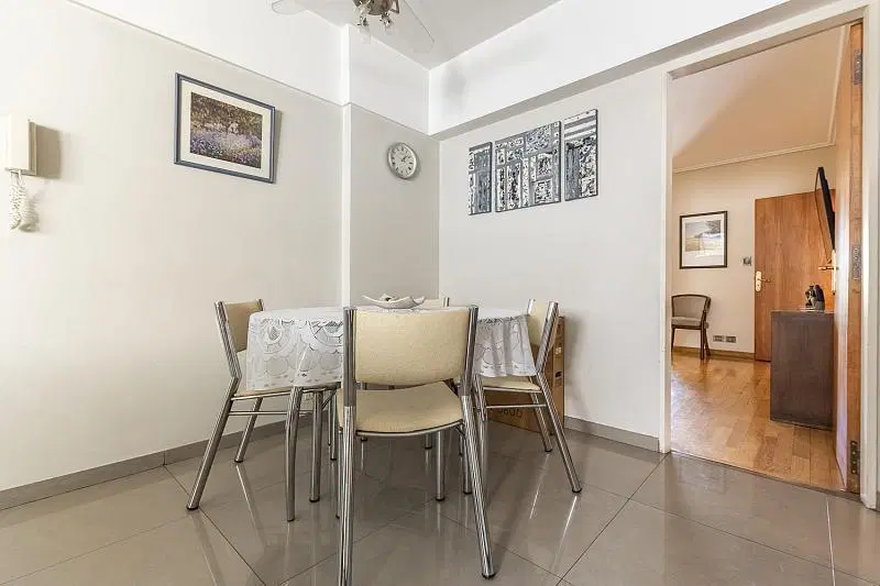 Venta Departamento 4 ambientes Impecable Piso Cochera Baulera Caballito 5