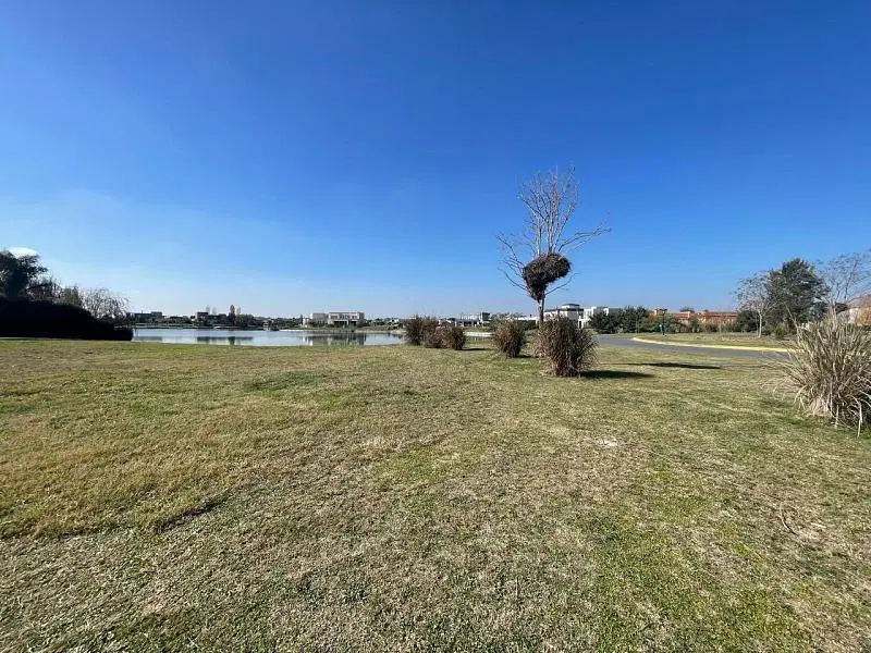 Excelente lote en venta en San Sebastian. Vista al lago 5