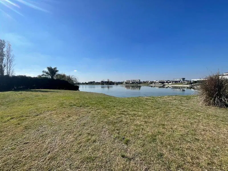 Excelente lote en venta en San Sebastian. Vista al lago 3