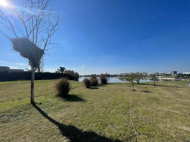 Excelente lote en venta en San Sebastian. Vista al lago 2