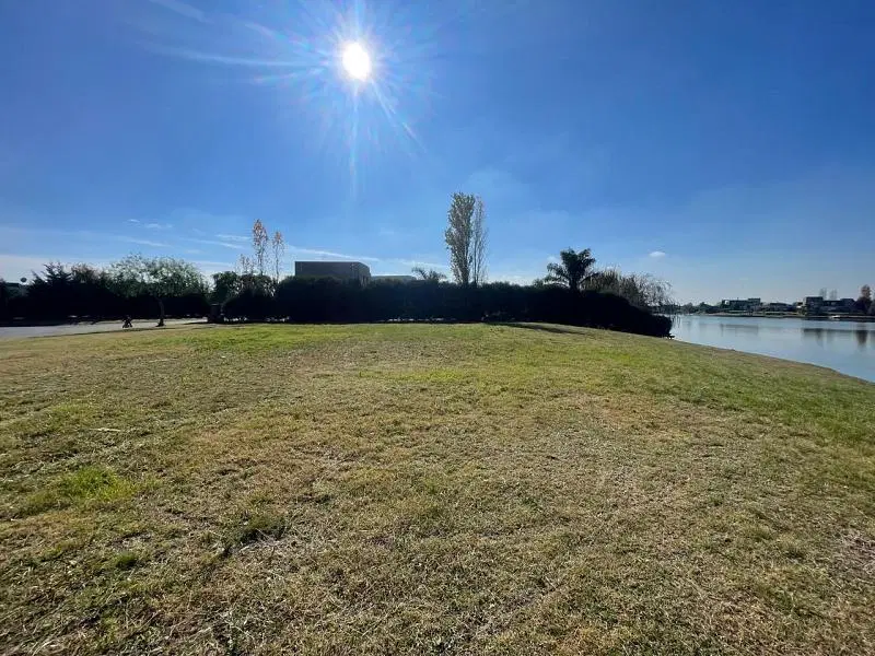 Excelente lote en venta en San Sebastian. Vista al lago 1