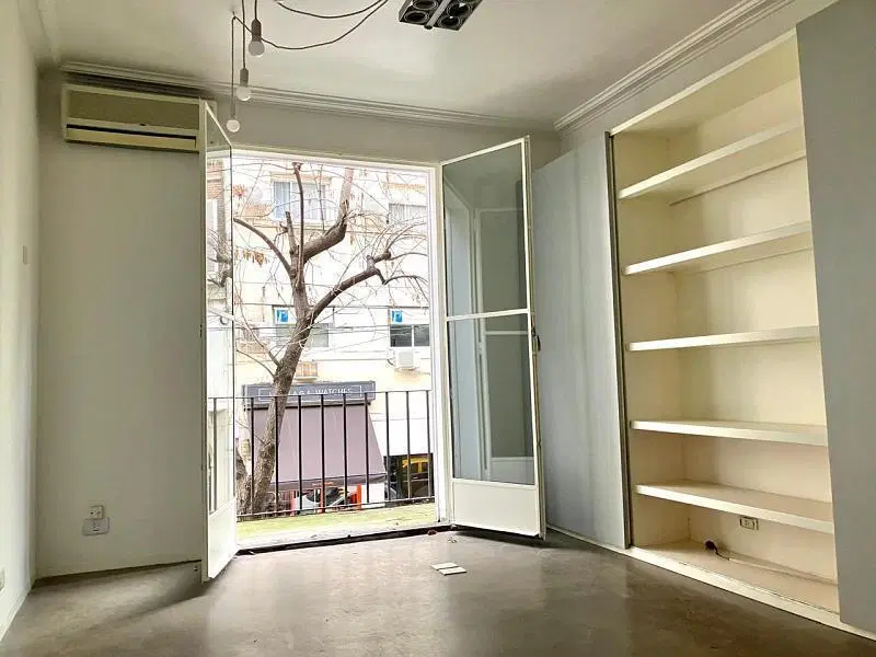 Departamento Monoambiente Luminoso Reciclado Apto profesional y comercial con balcon en Recoleta 2