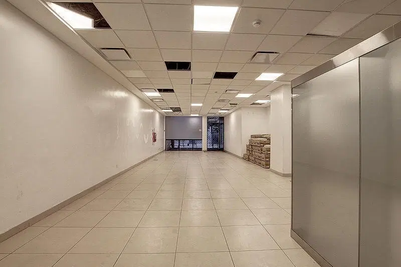 Estratégico edificio en block de locales y oficinas en Microcentro 2