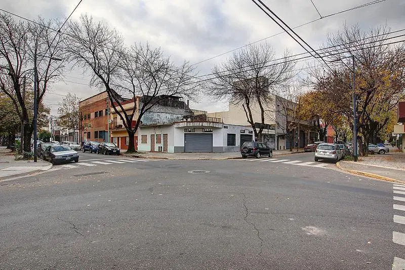 Estratégico terreno en esquina para desarrollo inmobiliario en Saavedra 3