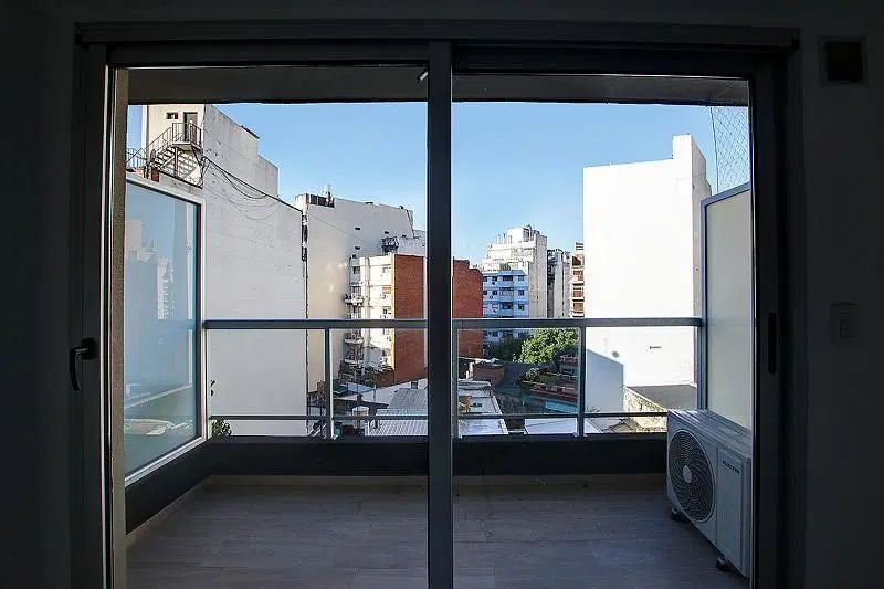 En Alquiler monoambiente con amenities y cochera en Caballito 4