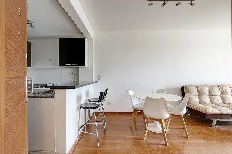 Departamento 2 ambientes Semipiso Luminoso Reciclado con balcon al frente en Parque Chacabuco 5