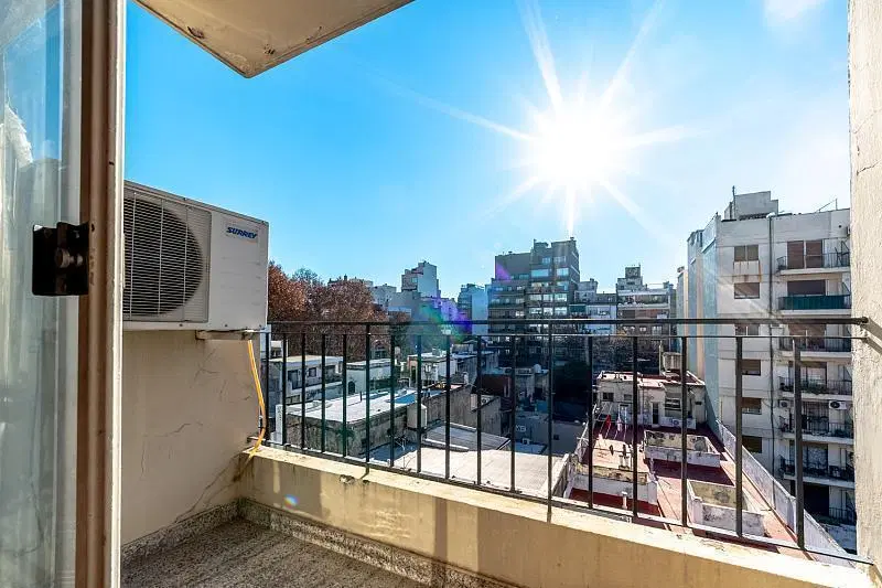 Venta Departamento 4 ambientes Amplio Contrafrente Luminoso Balcón Vista abierta Caballito 2
