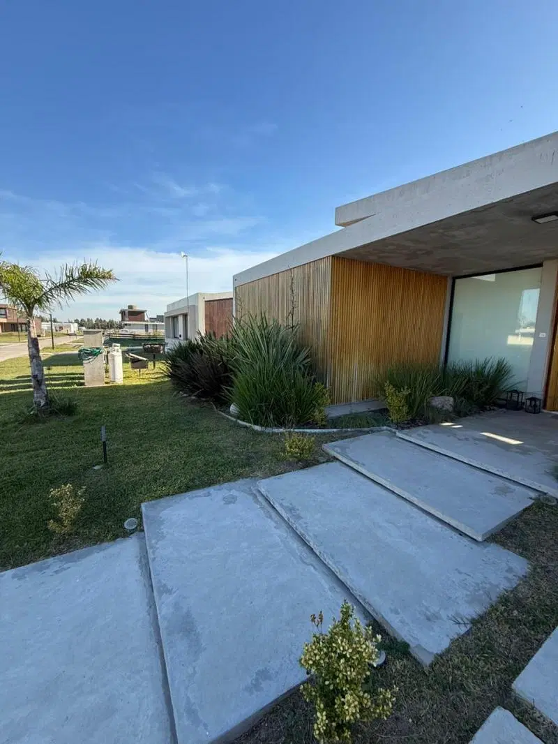 Casa de 3 ambientes, moderna, con hormigón a la vista. Lares de Canning, Ruta 52, Ezeiza. 4