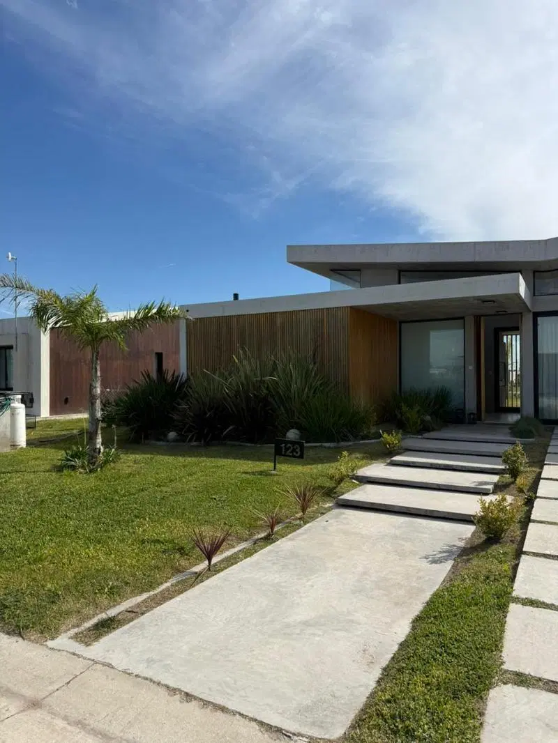 Casa de 3 ambientes, moderna, con hormigón a la vista. Lares de Canning, Ruta 52, Ezeiza. 5