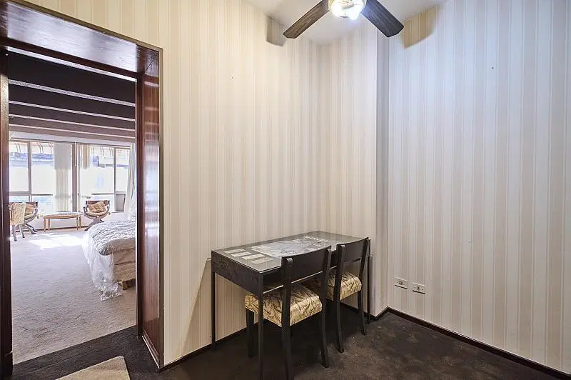 Amplio monoambiente dividido en Recoleta. Piso alto. Apto profesional, Serv.. centrales 8