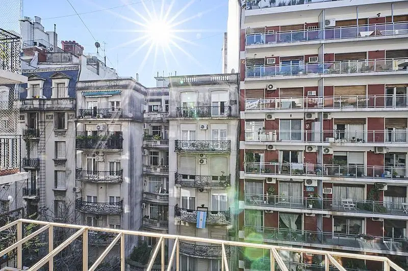 Amplio monoambiente dividido en Recoleta. Piso alto. Apto profesional, Serv.. centrales 3