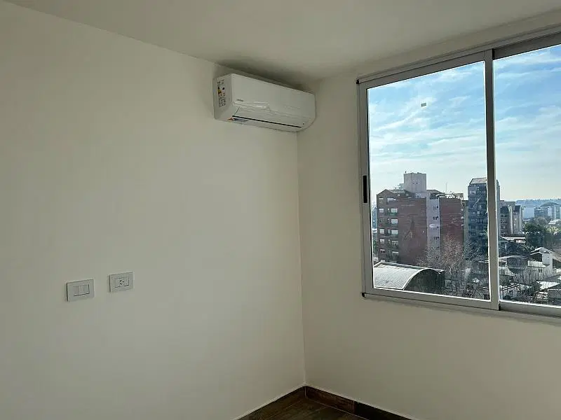 AMPLIO DUPLEX DE TRES DORMITORIOS 4