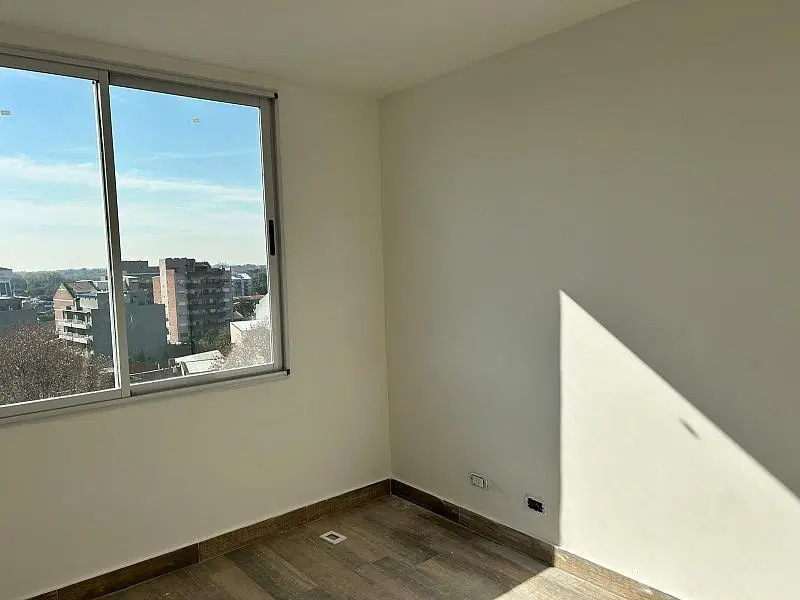 AMPLIO DUPLEX DE TRES DORMITORIOS 3