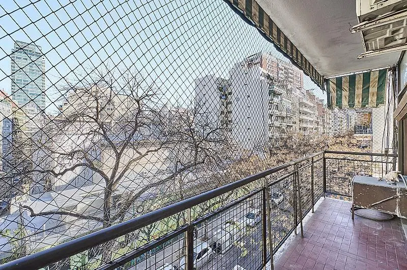 Departamento 4 ambientes Semipiso frente Luminoso Impecable con balcon y baulera en Recoleta 2