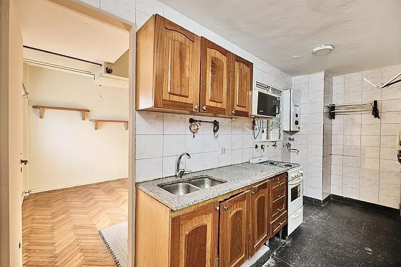 Departamento 4 ambientes Semipiso frente Luminoso Impecable con balcon y baulera en Recoleta 8