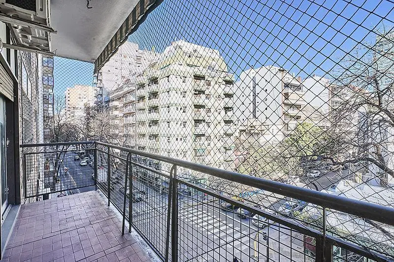 Departamento 4 ambientes Semipiso frente Luminoso Impecable con balcon y baulera en Recoleta 3