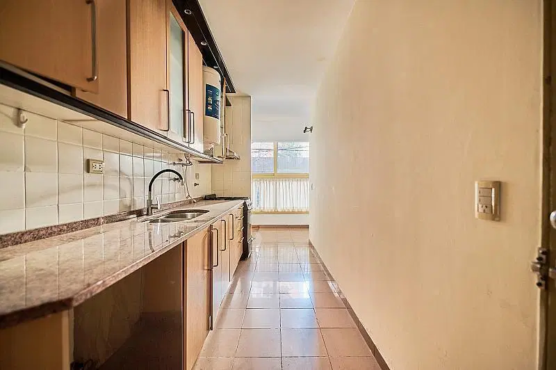 Departamento 3 ambientes Piso al frente sobre Avenida con balcon cubierto en Las Cañitas 4