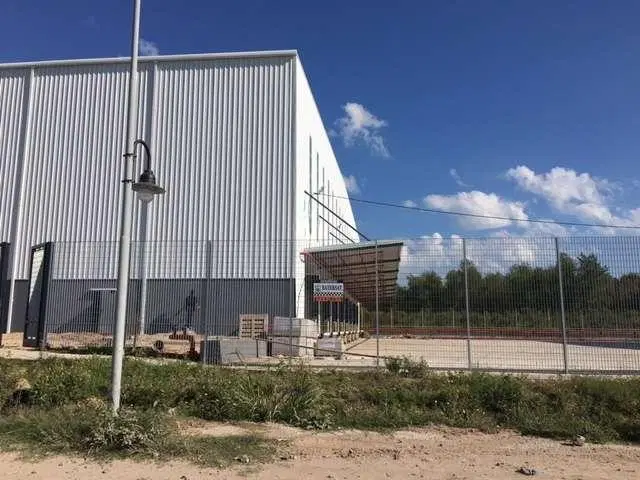 Excelente deposito en alquiler en parque industrial de tigre de 5600 m2 cubierto, s/ austria norte 5