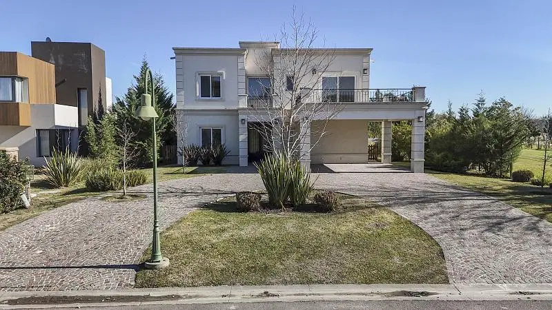 Casa de Categoría en Venta en La Reserva Cardales | Fondo al Golf | 6 Dormitorios | Piscina 2