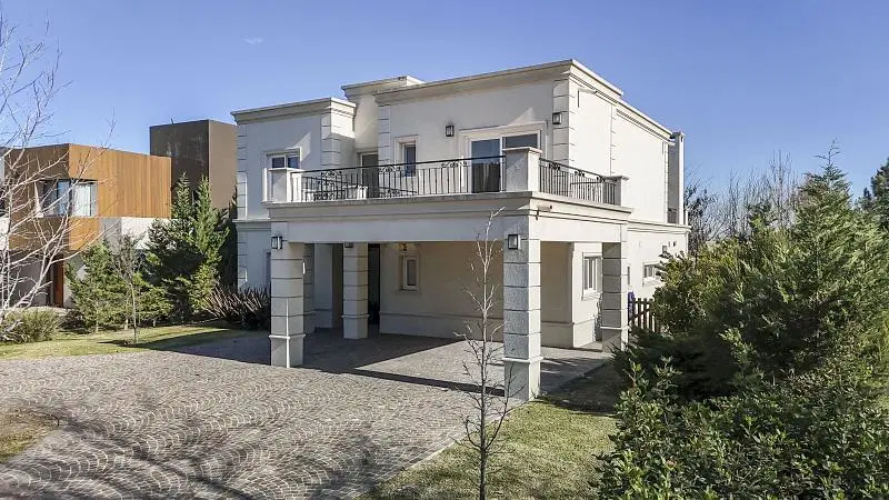Casa de Categoría en Venta en La Reserva Cardales | Fondo al Golf | 6 Dormitorios | Piscina 3