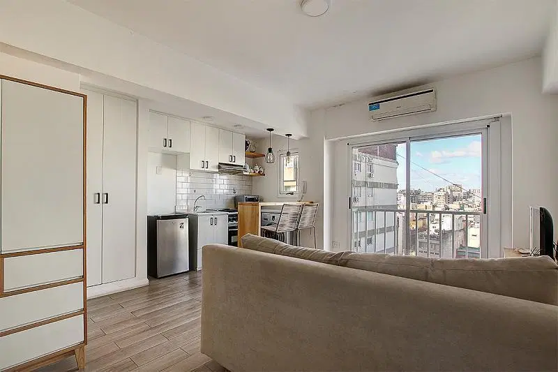 Departamento Monoambiente Luminoso Reciclado Impecable con balcon y seguridad en Barrio Norte 2
