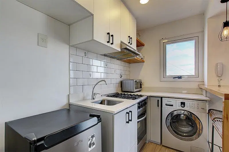 Departamento Monoambiente Luminoso Reciclado Impecable con balcon y seguridad en Barrio Norte 4