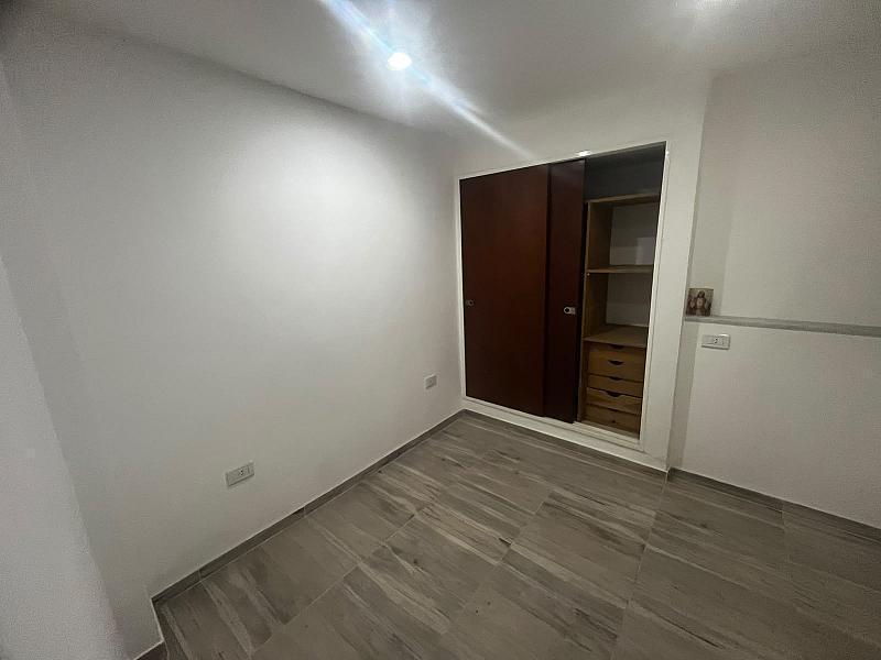 Foto de Departamento de 2 ambientes en ALQUILER en un primer piso. Turdera, imagen 1