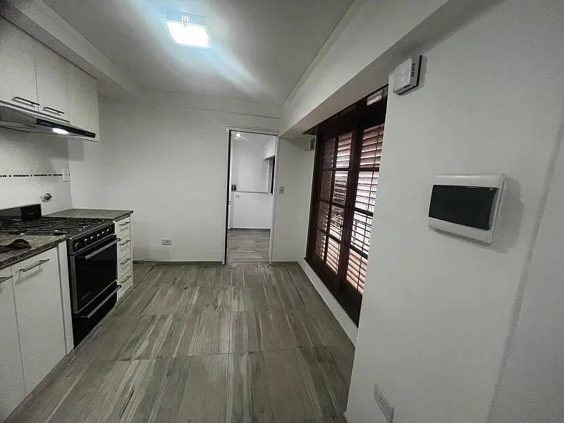 Departamento de 2 ambientes en ALQUILER en un primer piso. Turdera, Lomas de Zamora. 2