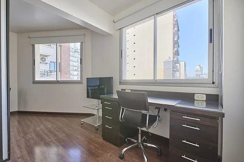 Departamento Monoambiente Luminoso impecable en torre en esquina con amenities en Almagro 2