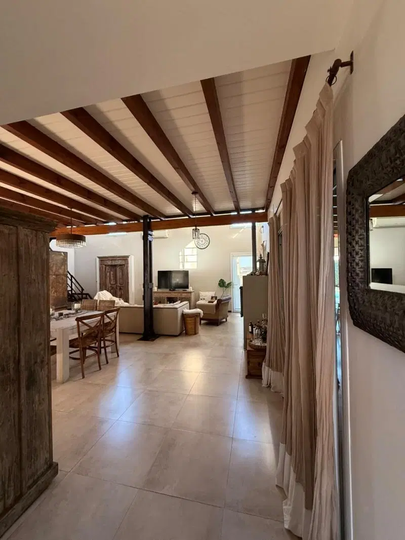 Casa de 5 ambientes, espaciosa y luminosa, en barrio La Horqueta de Echeverría. Canning. 3